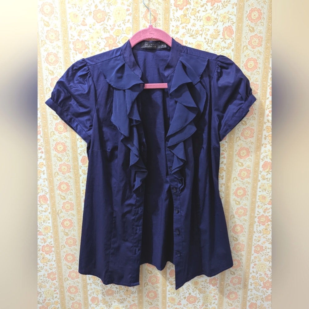The Limited Essential Shirt (XS)
